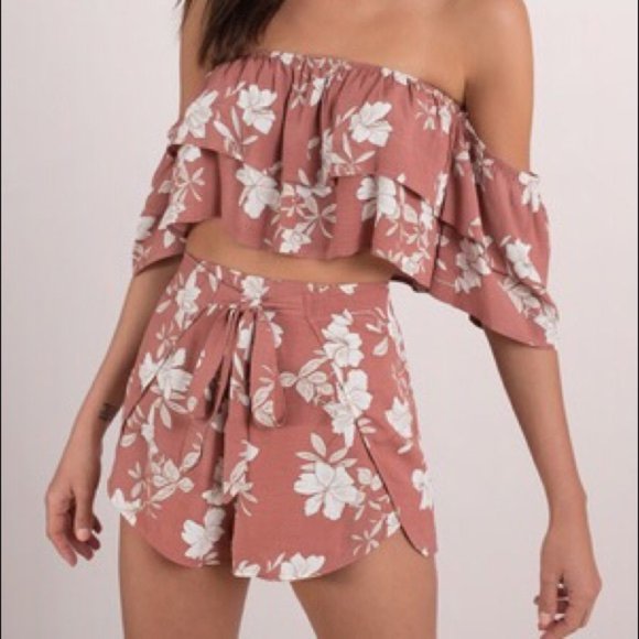 Tobi Pants - Tobi Ruffle Off the Shoulder Crop Top & Shorts Set